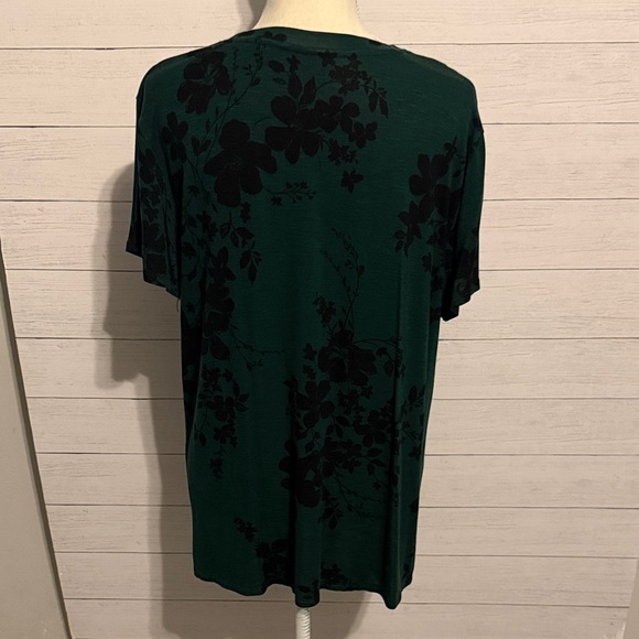 Maurices Dark Green Floral Short Sleeve Tee with Black Floral Print - Picture 3 of 4